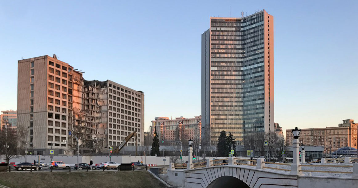 На месте гостиницы «Мир», которую сносят сейчас у Белого дома, построят офисы и жилье