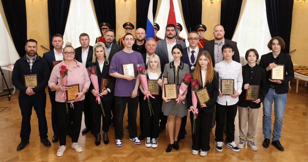 В Мосгордуме наградили 16 человек, спасавших людей из «Крокуса»