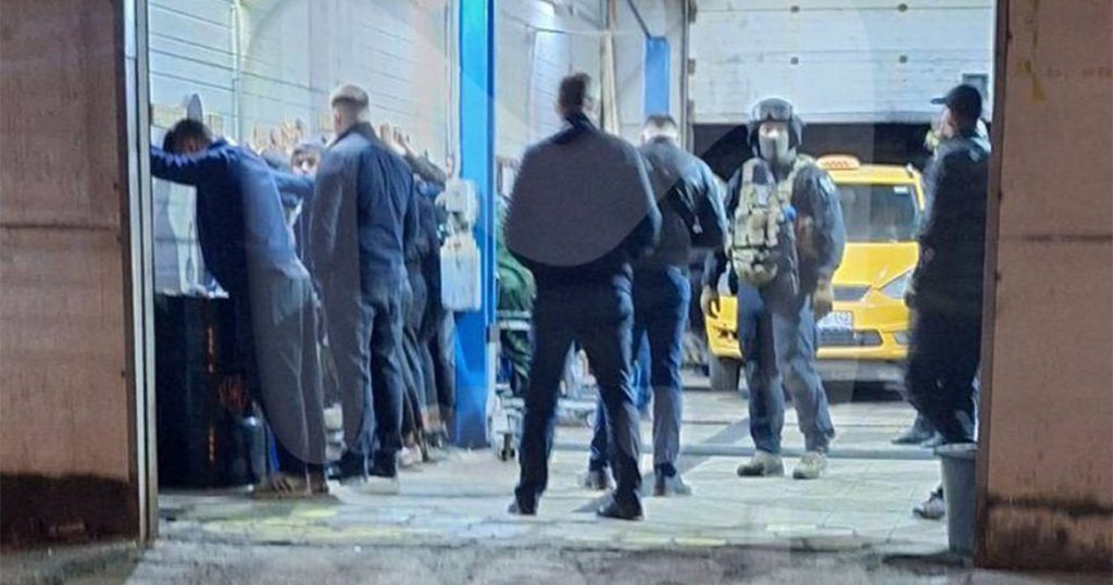 В Шереметьево прошла масштабная полицейская облава на мигрантов
