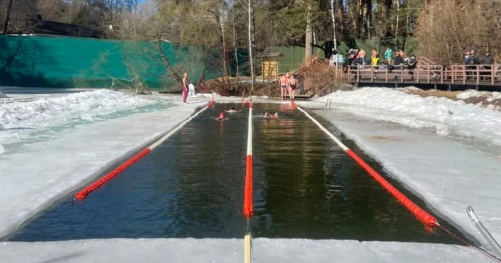 Члены старейшего Клуба моржей в Серебряном бору протестуют против его сноса