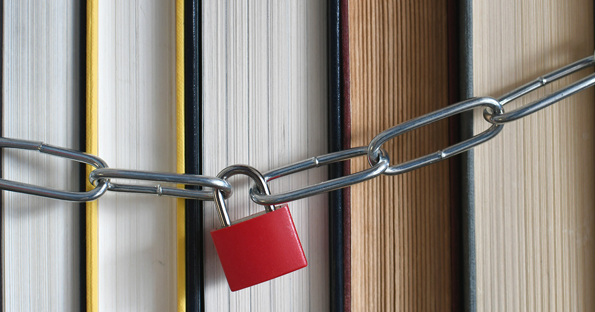За неделю на 30% вырос спрос на маркетплейсах на снятые с продаж книги Сорокина и Янагихары