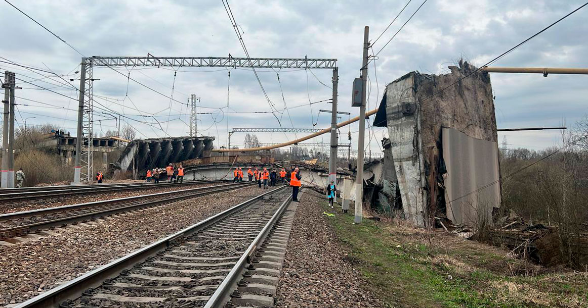 Трех пострадавших при обрушении моста в Вязьме доставили в Москву