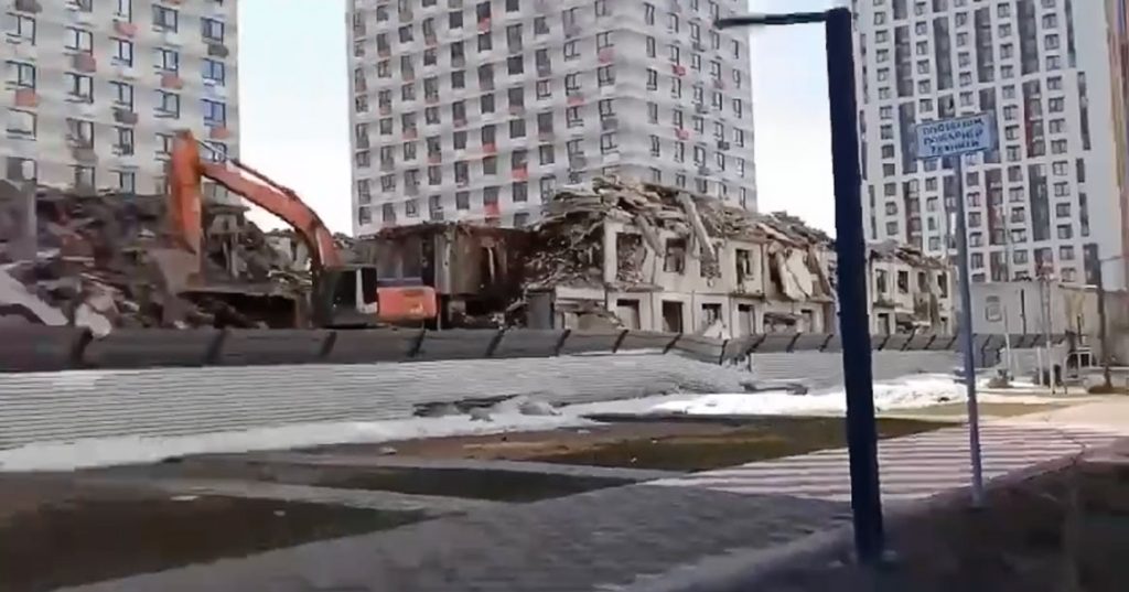 В Одинцово снесли пятиэтажку, которую три года отказывался покидать единственный житель