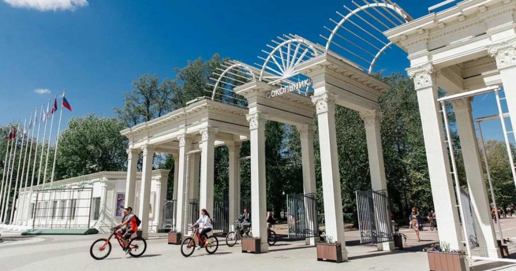 В парке «Сокольники» появятся летние зоны солярия, настилы у прудов и новые вольеры для птиц