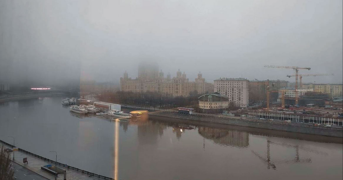 Сегодня утром Москву накрыл зловещий туман с видимостью до 200 метров