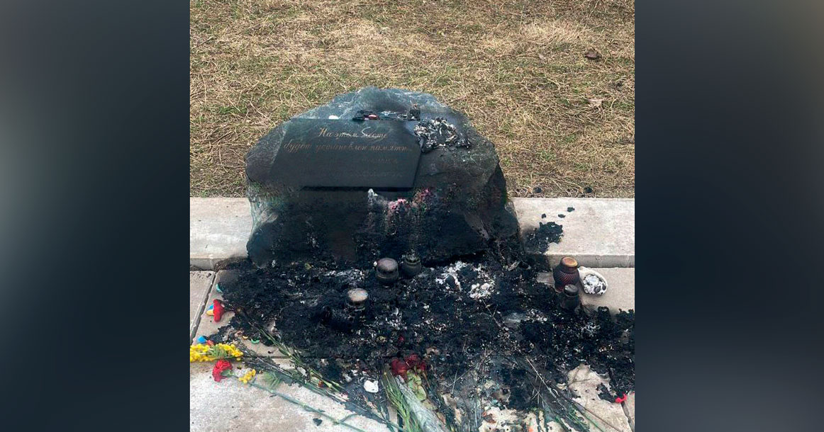 В Новых Ватутинках вандалы сожгли мемориал, посвященный теракту в «Крокусе»