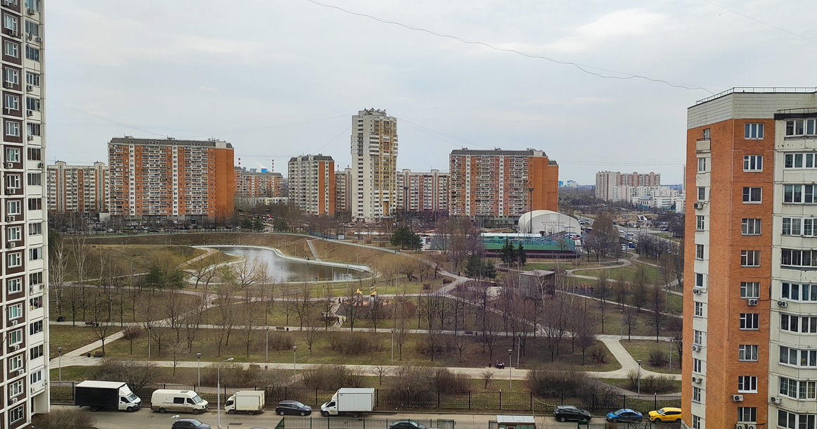 Вид из моего окна: на Дюссельдорфский парк в Марьино