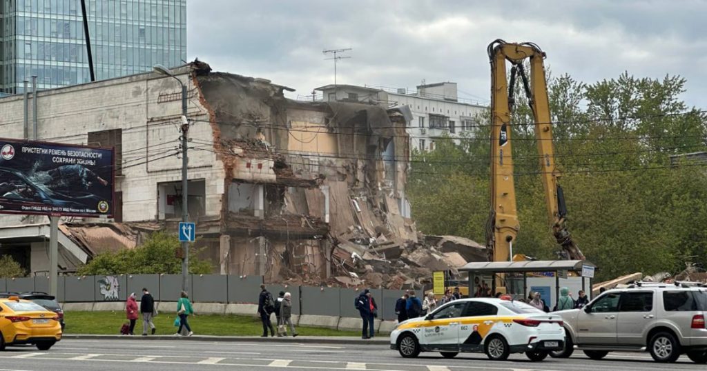 В Кунцево сносят кинотеатр «Брест»