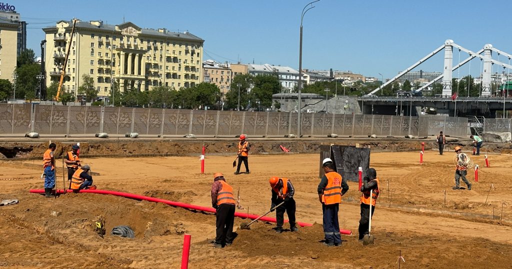 Фото дня: вот так сейчас выглядит перекопанный парк Горького