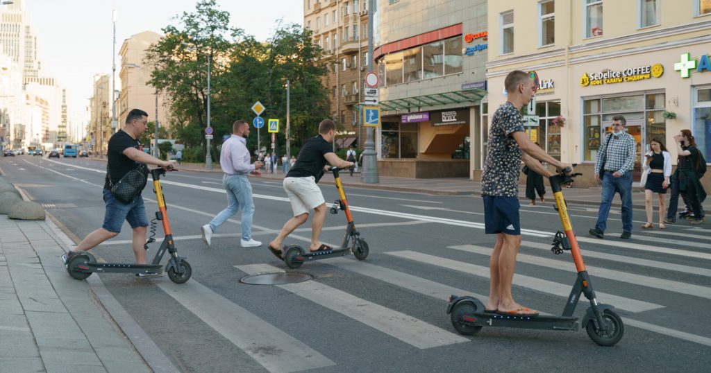 С сегодняшнего дня за пьяную езду на электросамокате будут штрафовать на 150 тысяч рублей