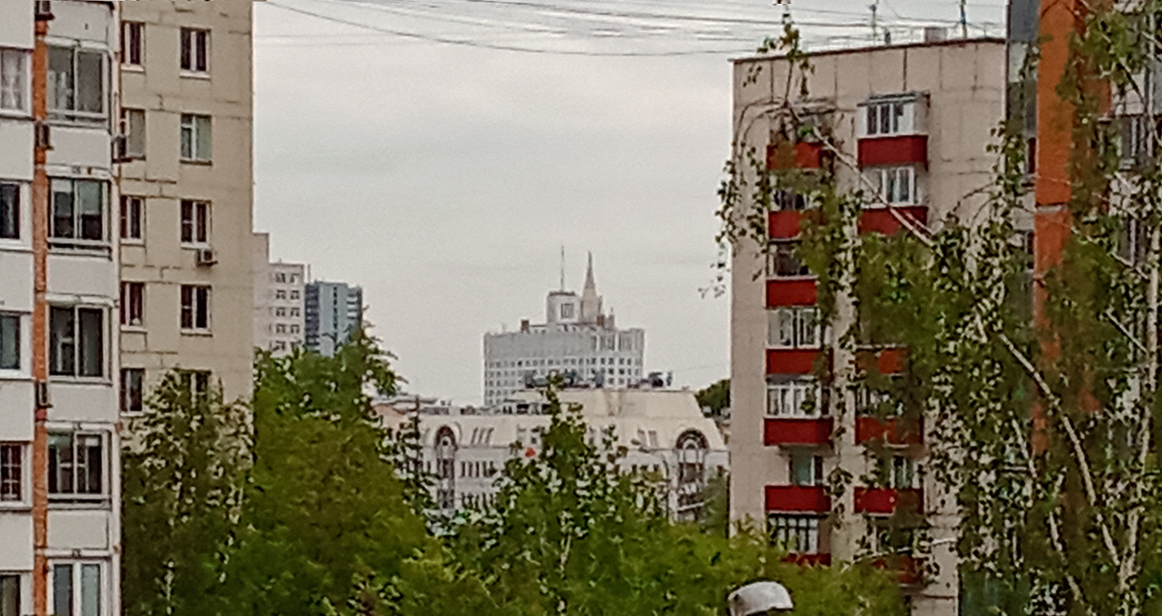 Вид из моего окна на высотку, Белый дом и бывший «Макдоналдс»