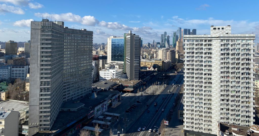 Вид из моего окна: на Новый Арбат и «Москва-Сити»
