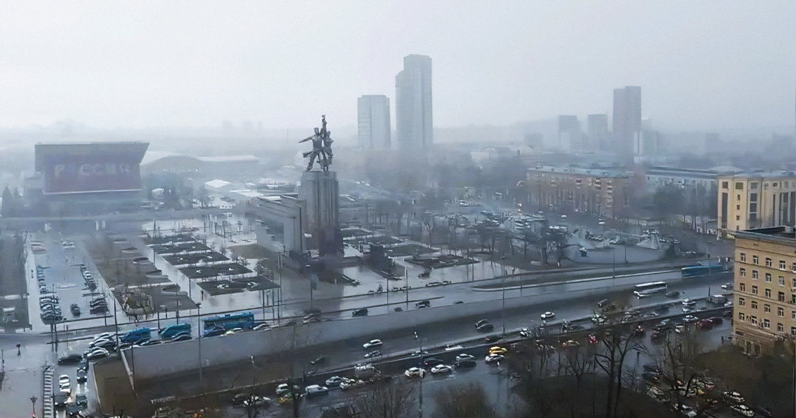 Вид из моего окна: на «Рабочего и колхозницу»