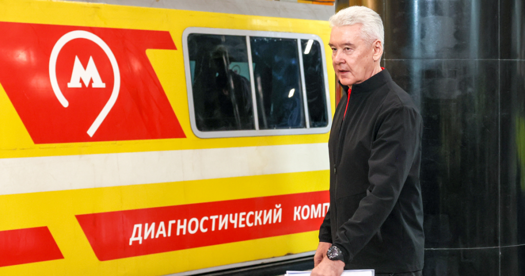 Собянин в свой день рождения первым проехал по Троицкой линии и показал готовые станции