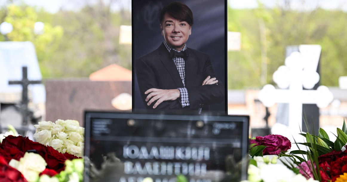 Завтра на Троекуровском кладбище откроют памятник Валентину Юдашкину