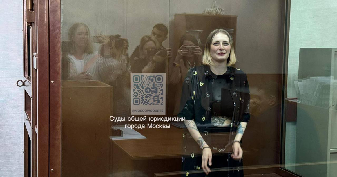 Стримершу Анну Бажутову приговорили к 5,5 года колонии по делу о фейках о ВС РФ