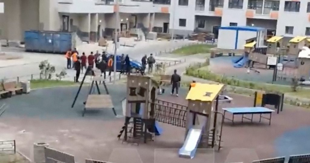 Рабочие устроили массовую драку в Бирюлево — двоих пострадавших забрали с ножевыми ранениями