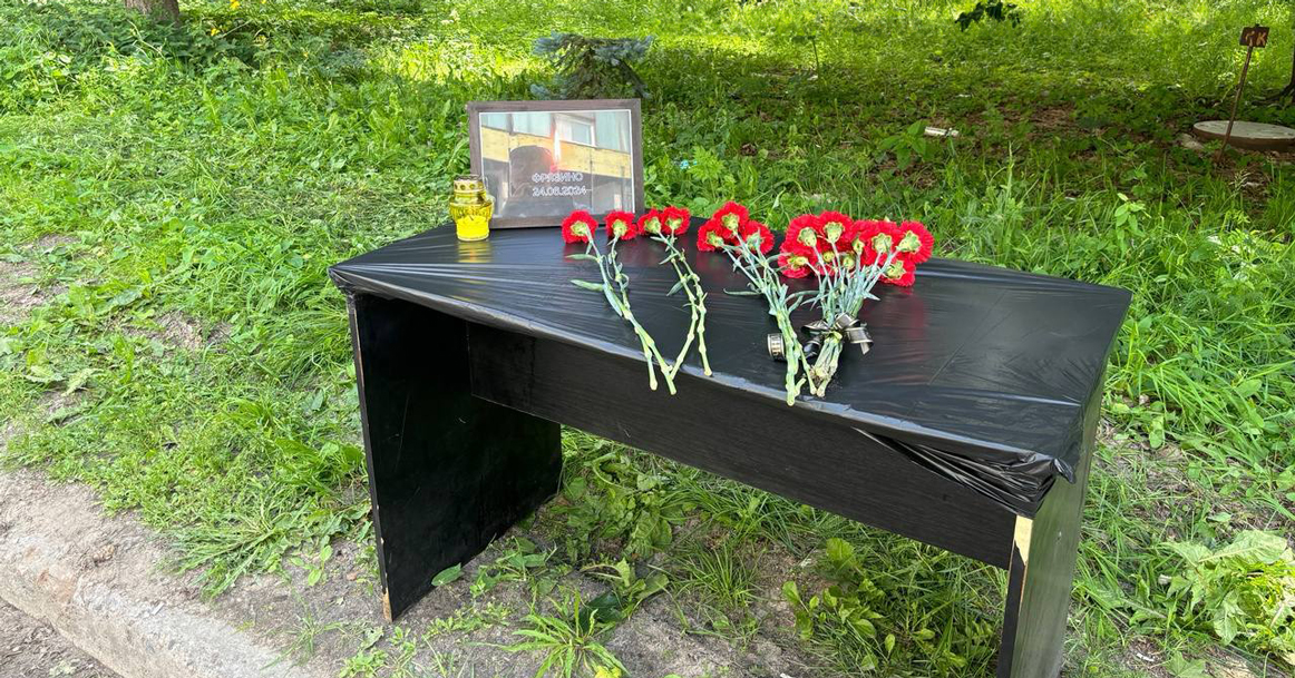 У НИИ «Платан» появился мемориал в память о погибших в пожаре
