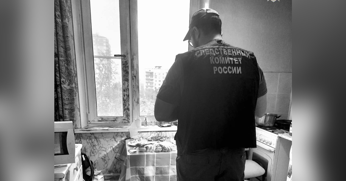 В Коньково мужчина напал с ножом на трех человек, ворвавшись в их квартиры