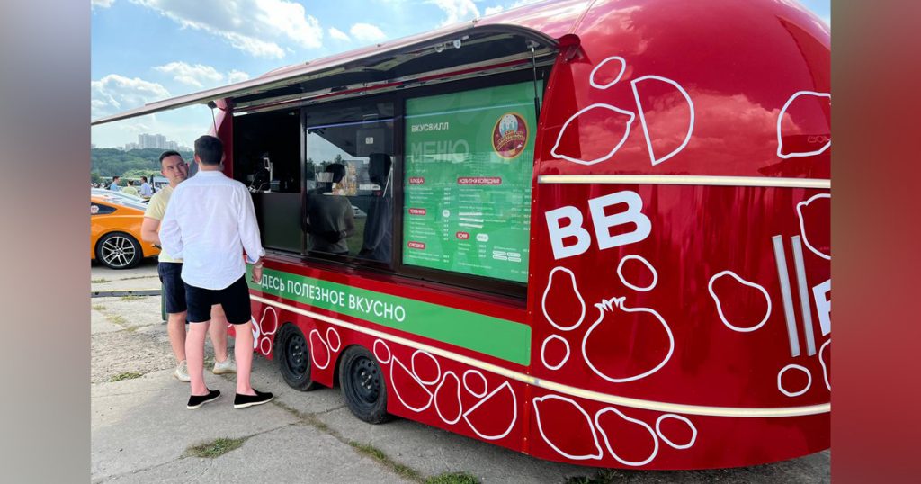 «ВкусВилл» запустил фургончики со стритфудом