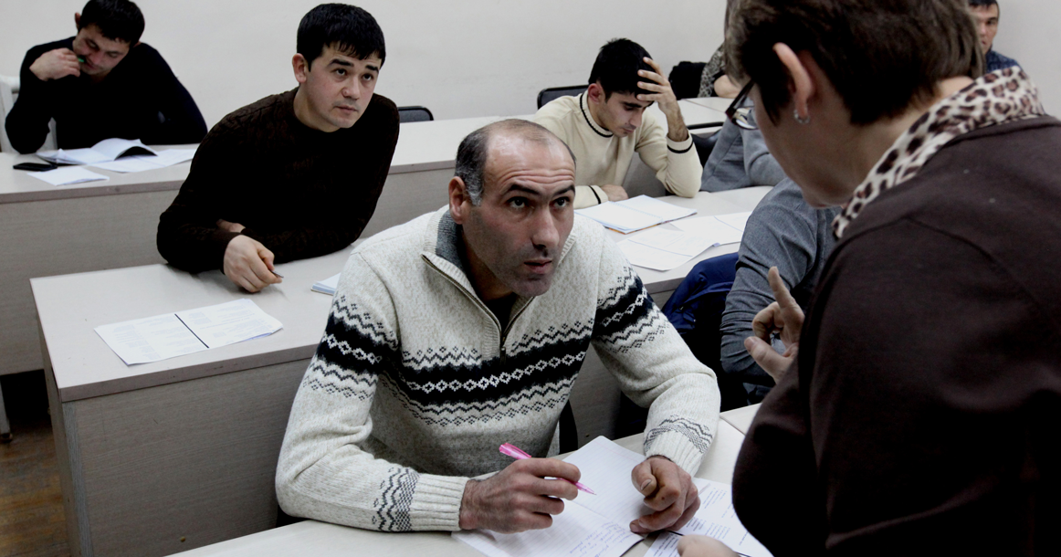 В Госдуму внесли закон о депортации мигрантов за незнание русского языка