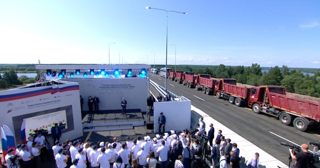 Путин открыл последний участок скоростной платной дороги из Москвы в Петербург