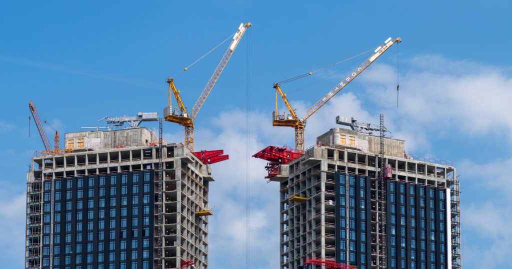 Зарплата москвича для одобрения ипотеки по ставкам от 18% должна быть 233,9 тысячи рублей