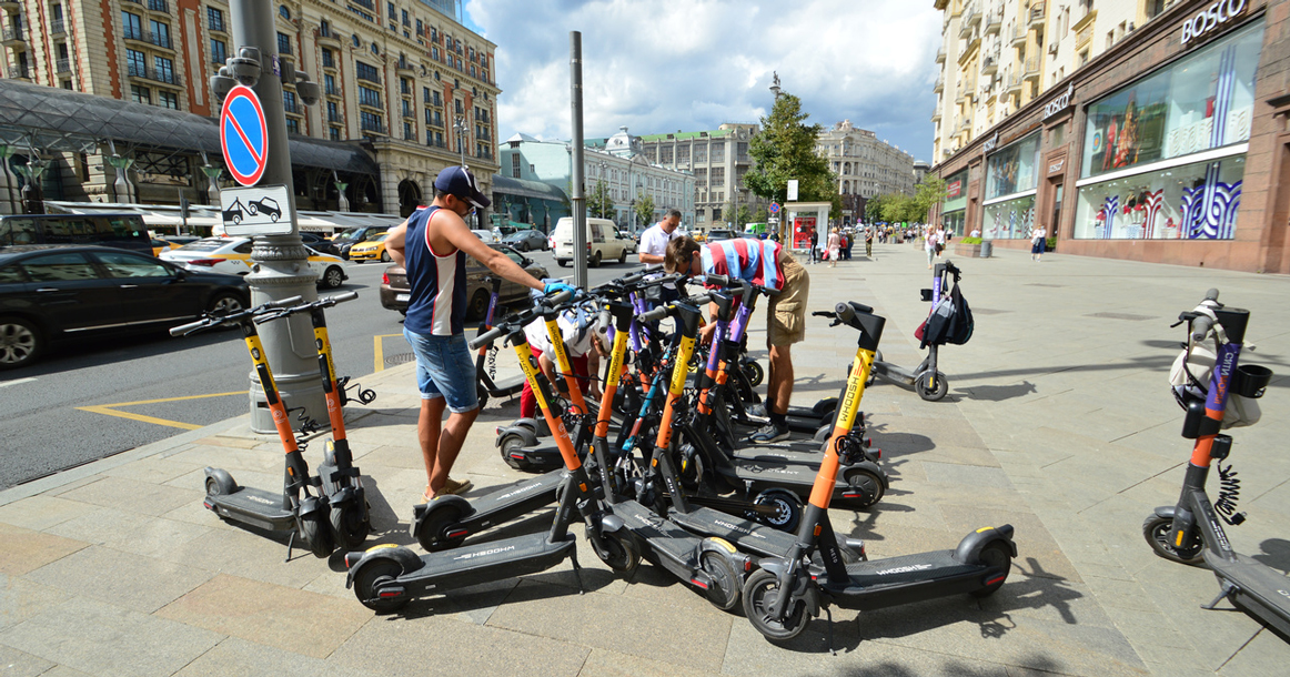 В Госдуме предложили организовать в Москве парковки для электросамокатов под специальным знаком