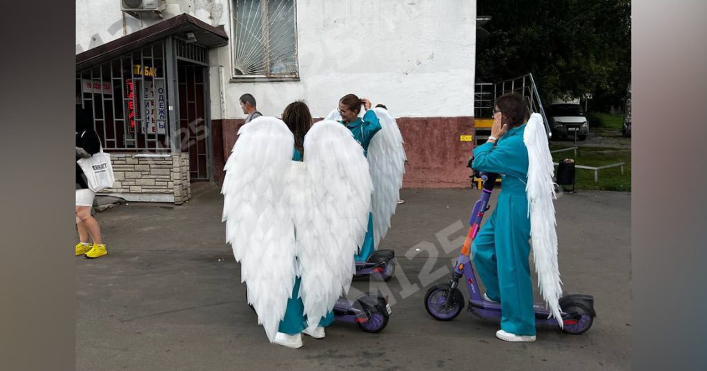 В Тушино за самокатчиками следят самокатные ангелы-хранители
