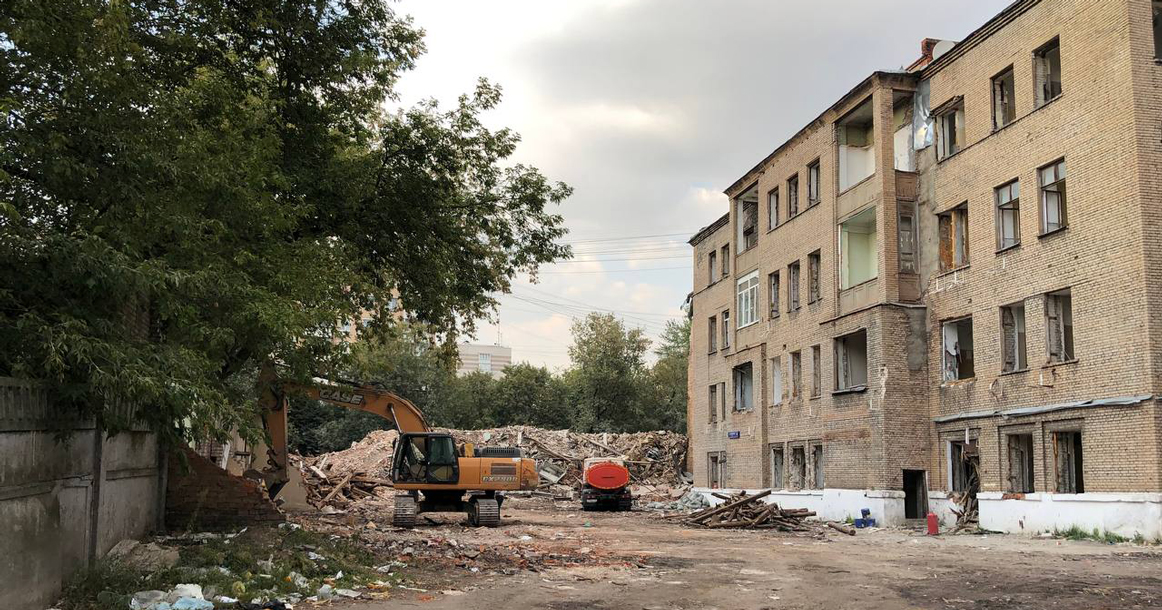 На Сущевском Валу сносят здание бывшего роддома