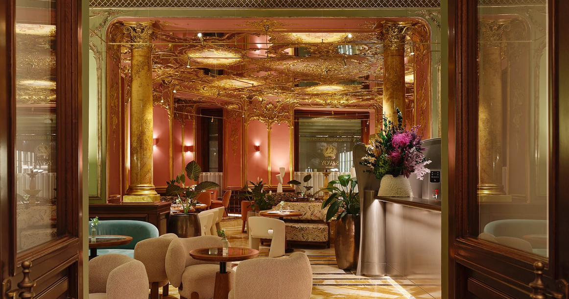 В ресторане отеля Savoy сохранилось слегка нелепое очарование устаревшей классической роскоши