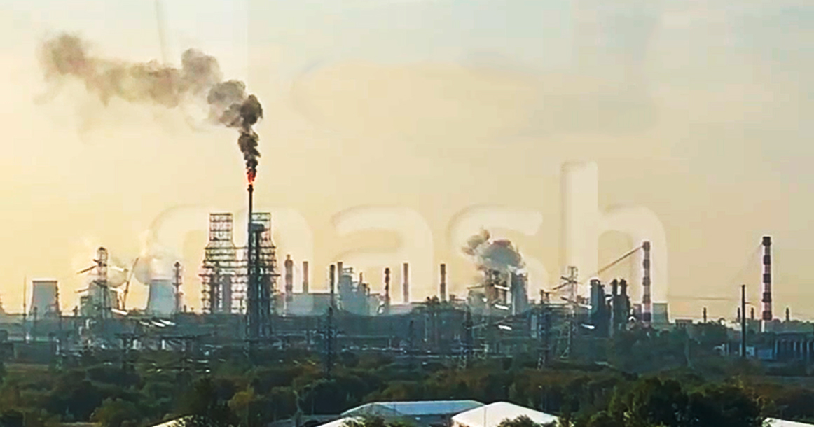 Над нефтеперерабатывающим заводом в Капотне отбивают атаку дронов