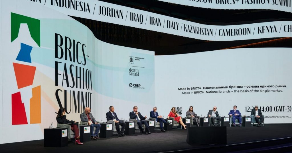 Сегодня в «Зарядье» начался форум BRICS+ Fashion Summit