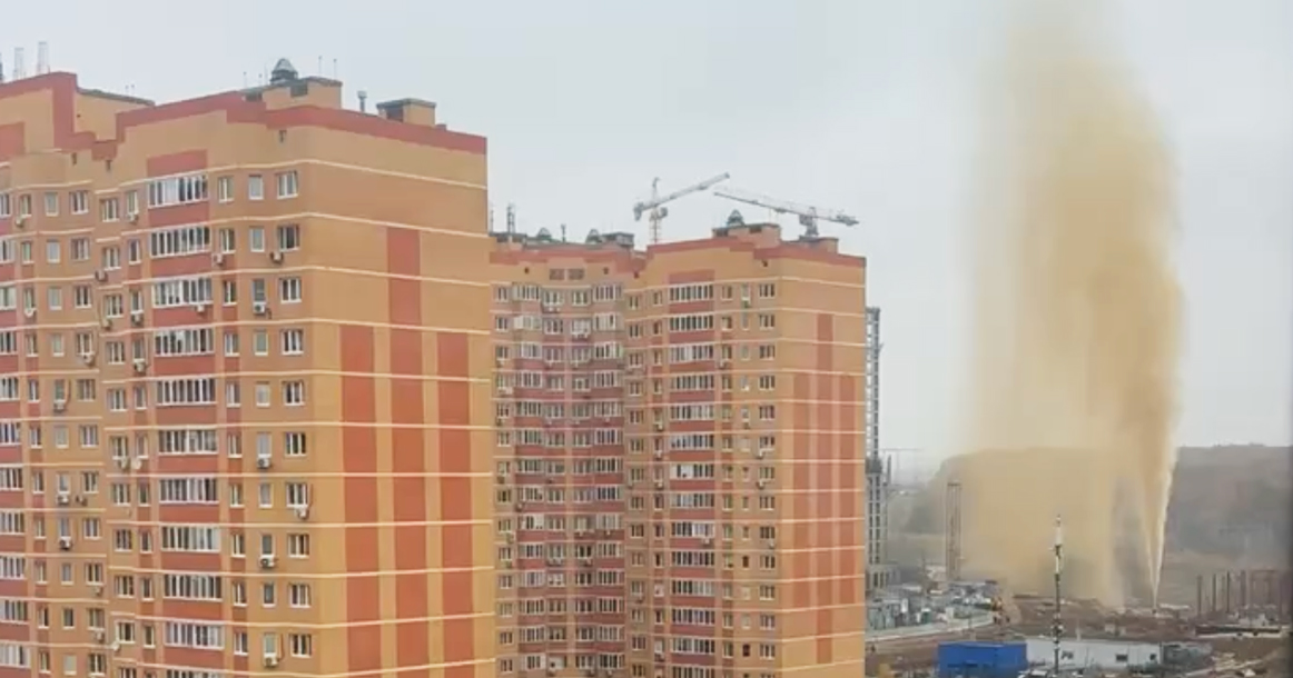 «Мосгаз» сообщает, что «коммунарский гейзер» будет бить до пяти вечера