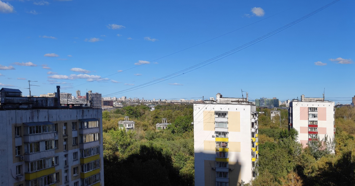 Вид из моего окна: на шлюз и канал имени Москвы