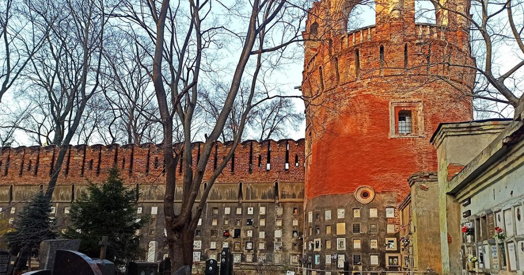 На Донском кладбище начали готовить к сносу исторический колумбарий