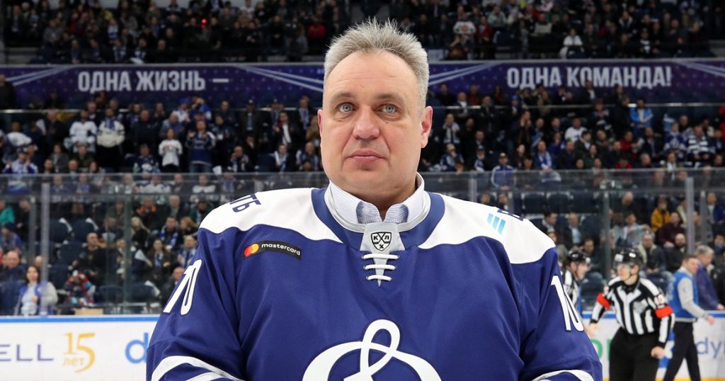 Хоккеиста Игоря Дорофеева задержали за непристойное поведение у библиотеки рядом с «Октябрьской»