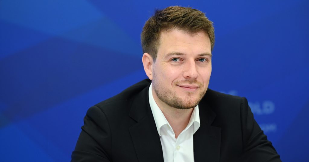 «Ругаться матом должно стать немодным» — руководитель «Грамоты.ру» Константин Деревянко