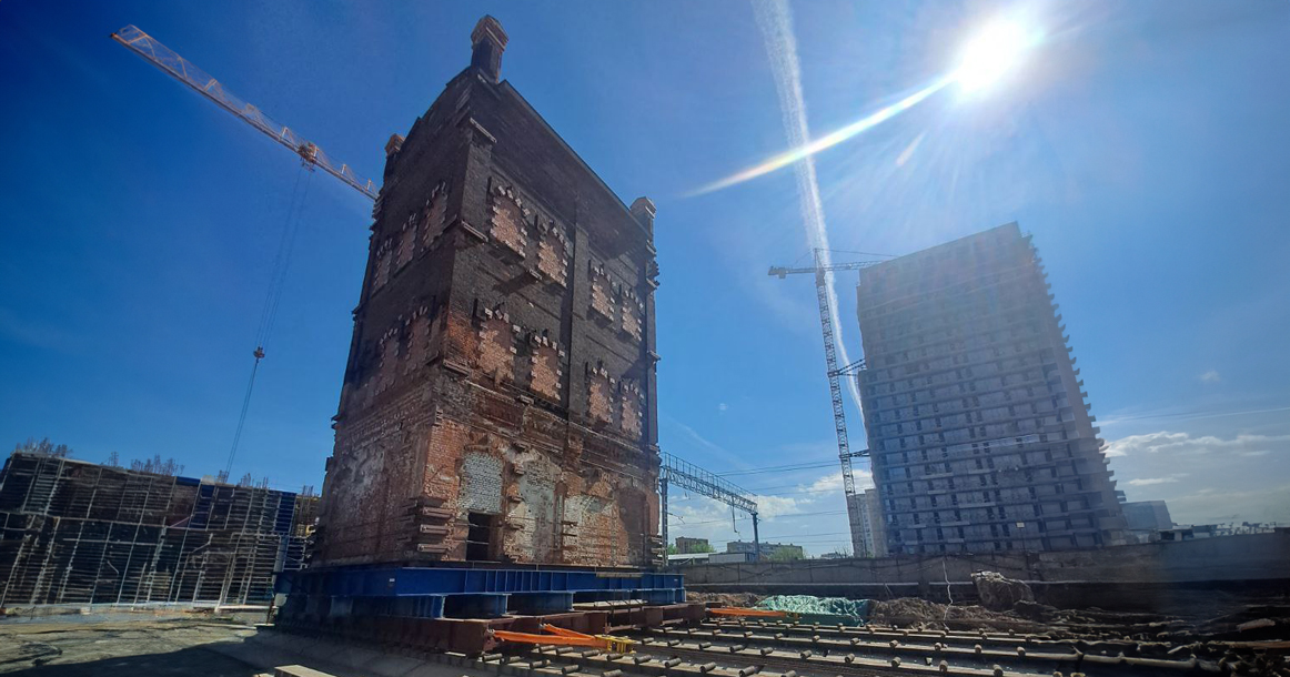 В Москве вновь переносят старинную водонапорную башню XIX века весом 1700 тонн