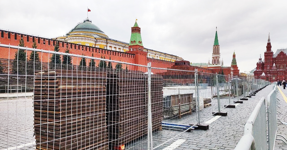 На Красной площади уже начали устанавливать трибуны к 9 Мая