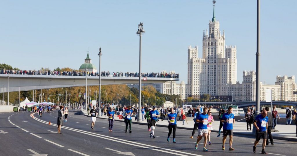 Московский полумарафон в этом году пробежали свыше 16 тысяч человек