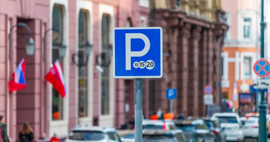 В Госдуме предложили сделать парковку в Москве по субботам бесплатной
