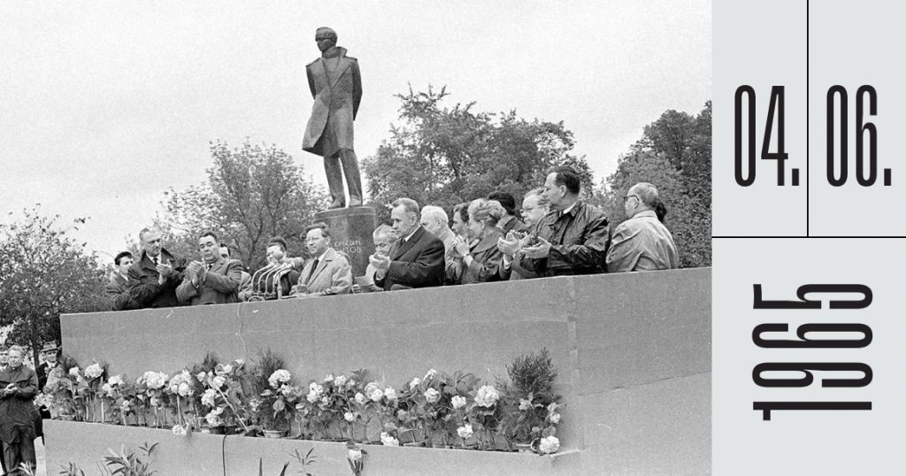 Ровно 60 лет назад на Красных Воротах установили памятник Михаилу Лермонтову