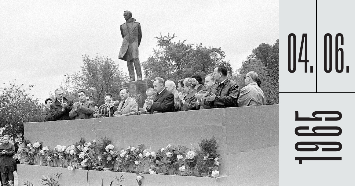 Ровно 60 лет назад на Красных Воротах установили памятник Михаилу Лермонтову