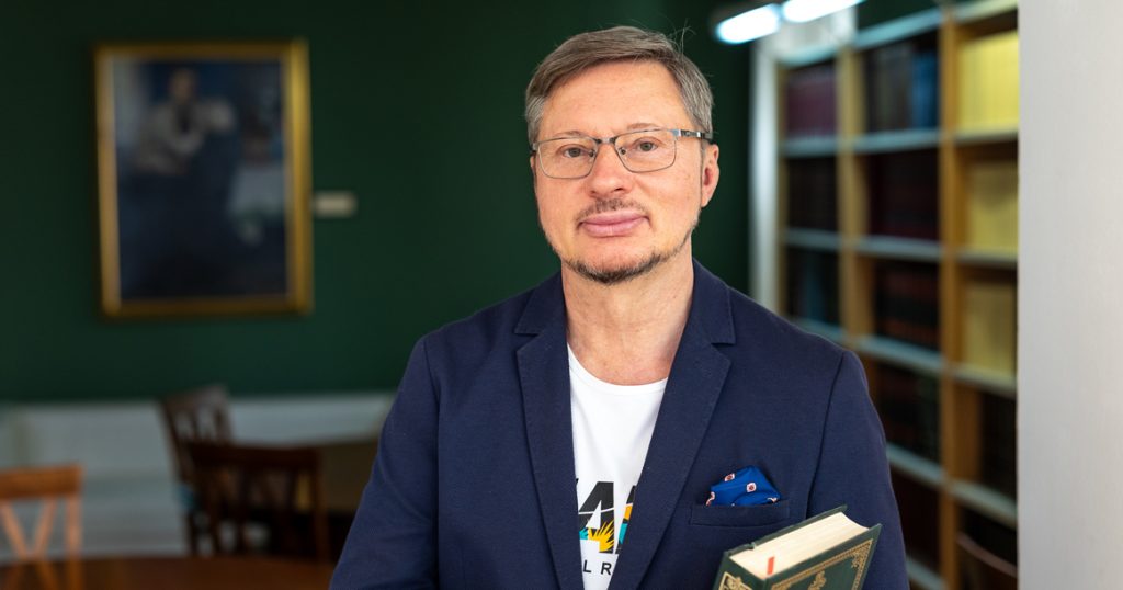 Это мой город: директор Библиотеки-читальни им. Тургенева Ромуальд Крылов-Иодко