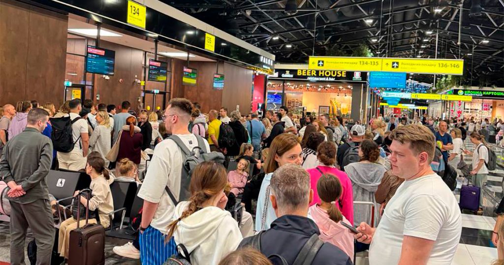 За сутки в Шереметьево задержали и отменили около 400 рейсов