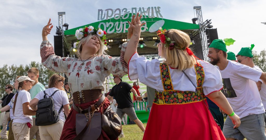 Дресс-код — зеленый: как в Суздале прошел Праздник огурца, на который приехало пол-Москвы