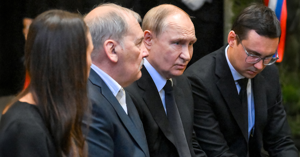 Путин приехал в ЦКБ проститься с председателем Верховного суда Ириной Подносовой