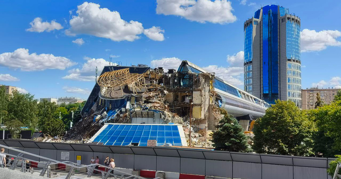 Фото дня: северный вестибюль моста «Багратион» — всё