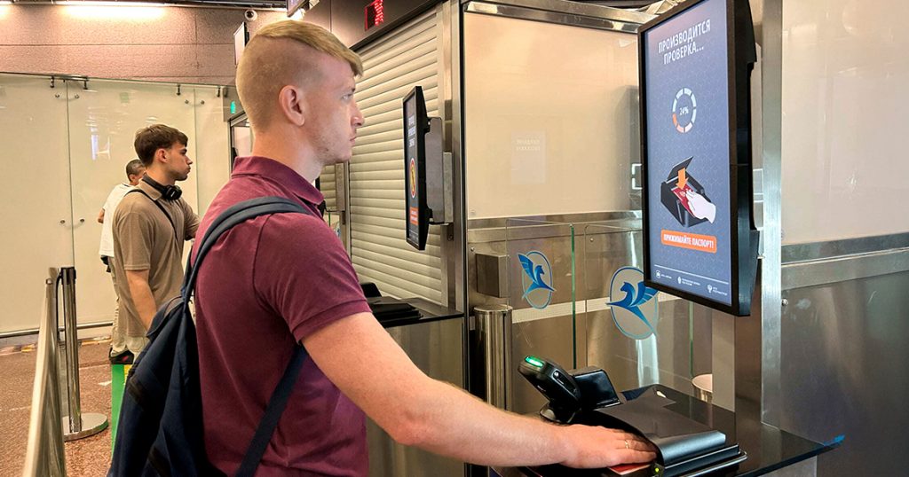 В аэропорту Внуково запустили новую быструю систему паспортного контроля «Сапсан»
